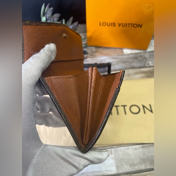Louis Vuitton Pouch 26 and Wallet - Picture 12 of 13